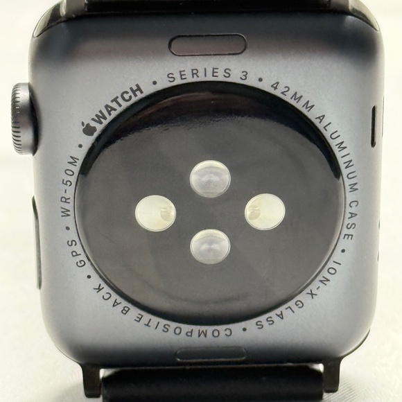 Apple Watch Series 3 (42mm) – Aluminum Case + GPS – Black Leather Band - Picture 4 of 8